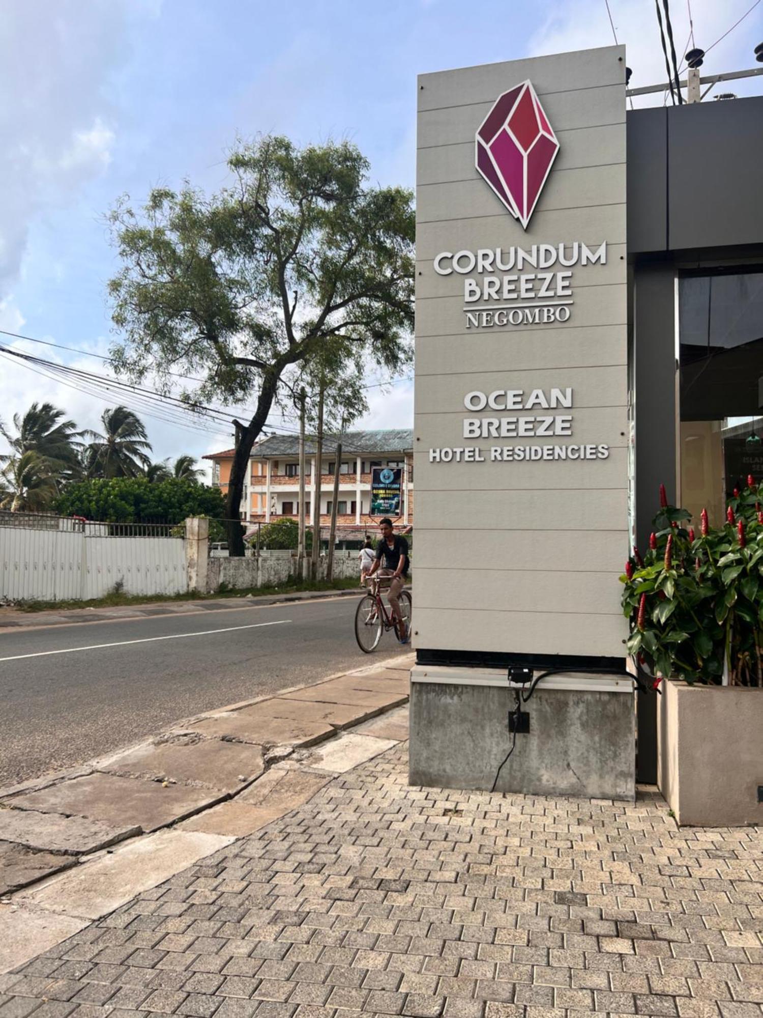 Ocean Breeze Negombo- Tidesend Luxury Beach Apartments 外观 照片