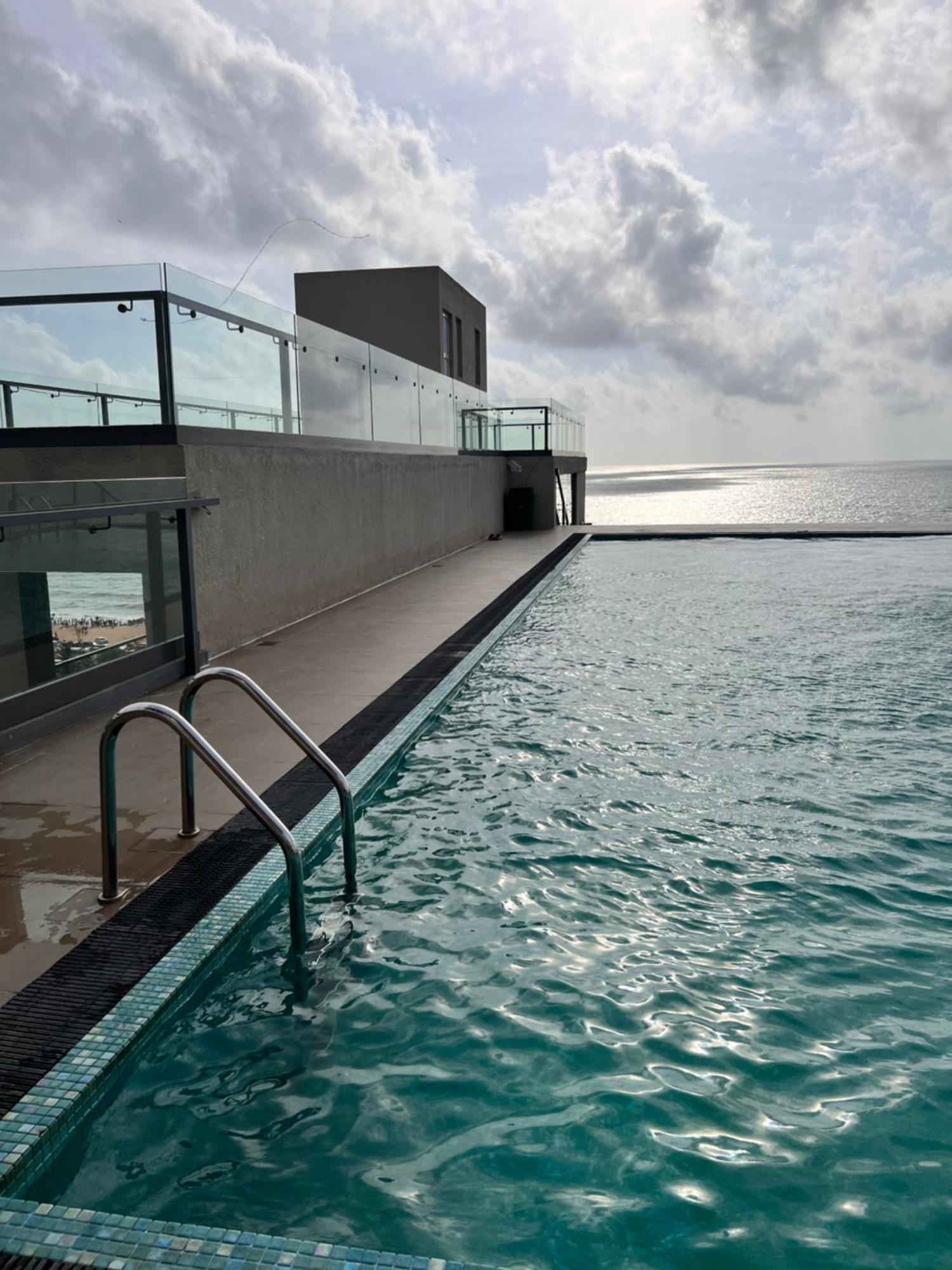 Ocean Breeze Negombo- Tidesend Luxury Beach Apartments 外观 照片
