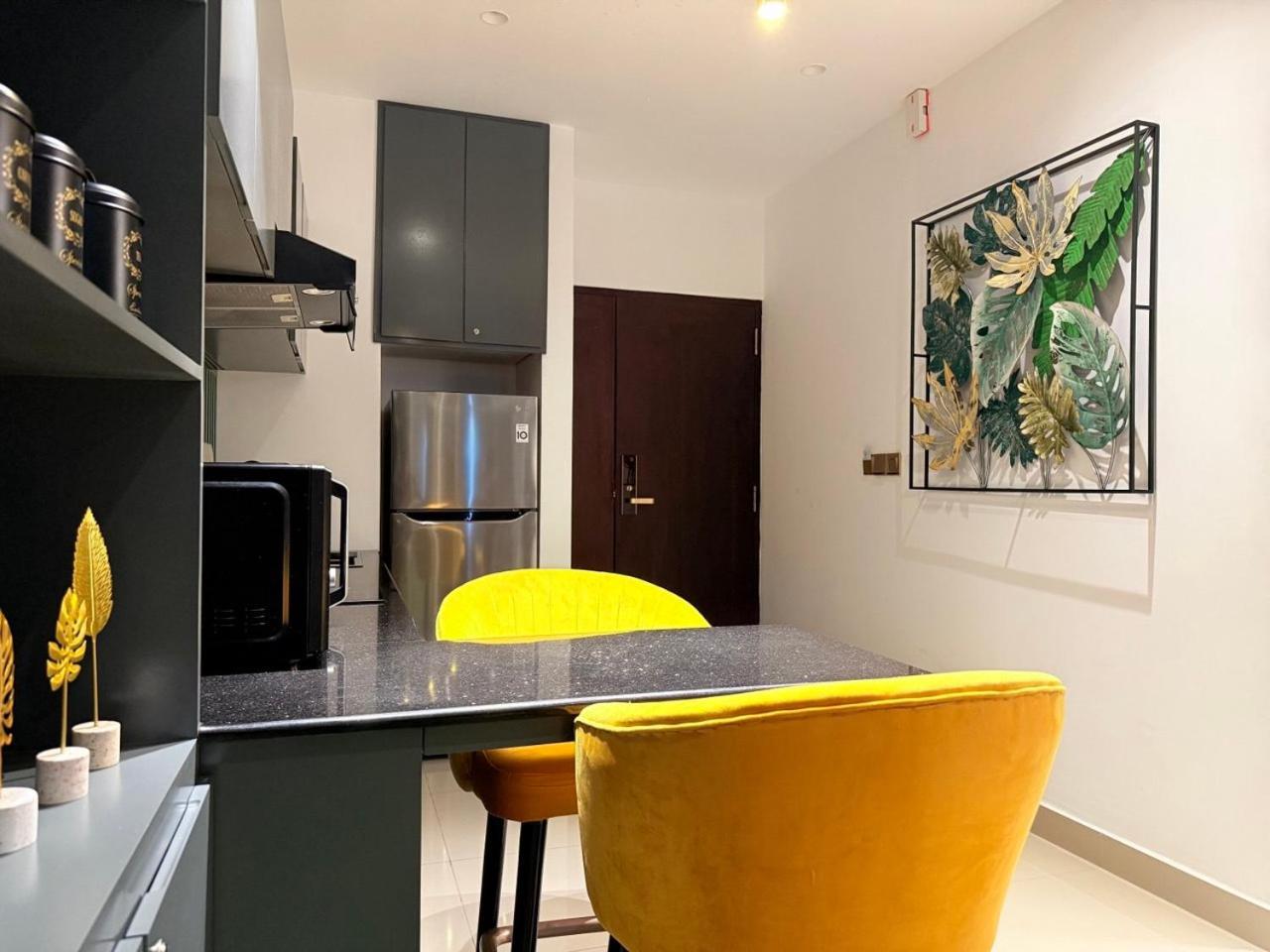Ocean Breeze Negombo- Tidesend Luxury Beach Apartments 外观 照片