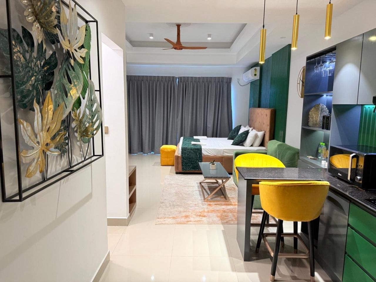 Ocean Breeze Negombo- Tidesend Luxury Beach Apartments 外观 照片