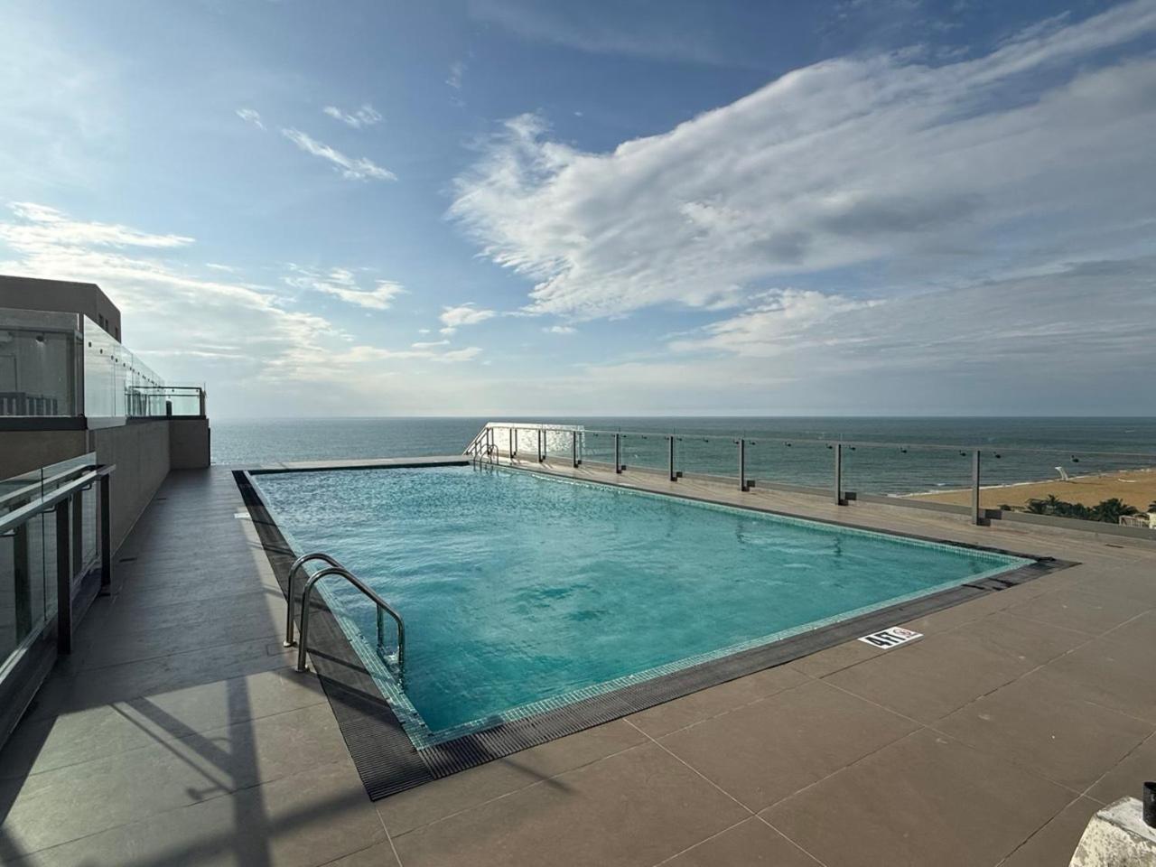 Ocean Breeze Negombo- Tidesend Luxury Beach Apartments 外观 照片