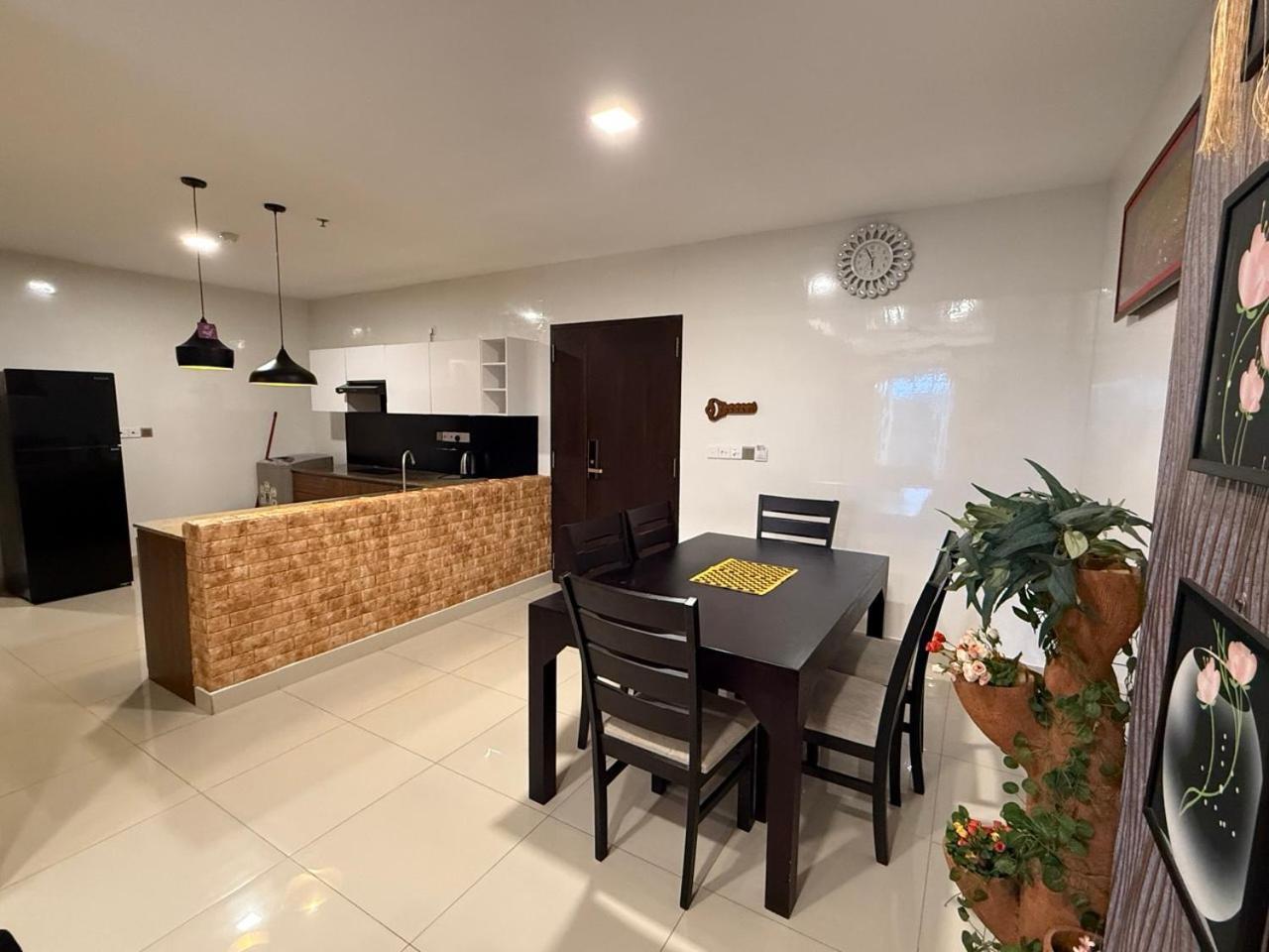 Ocean Breeze Negombo- Tidesend Luxury Beach Apartments 外观 照片