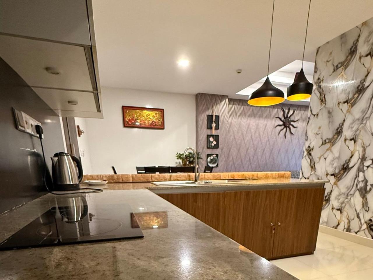 Ocean Breeze Negombo- Tidesend Luxury Beach Apartments 外观 照片