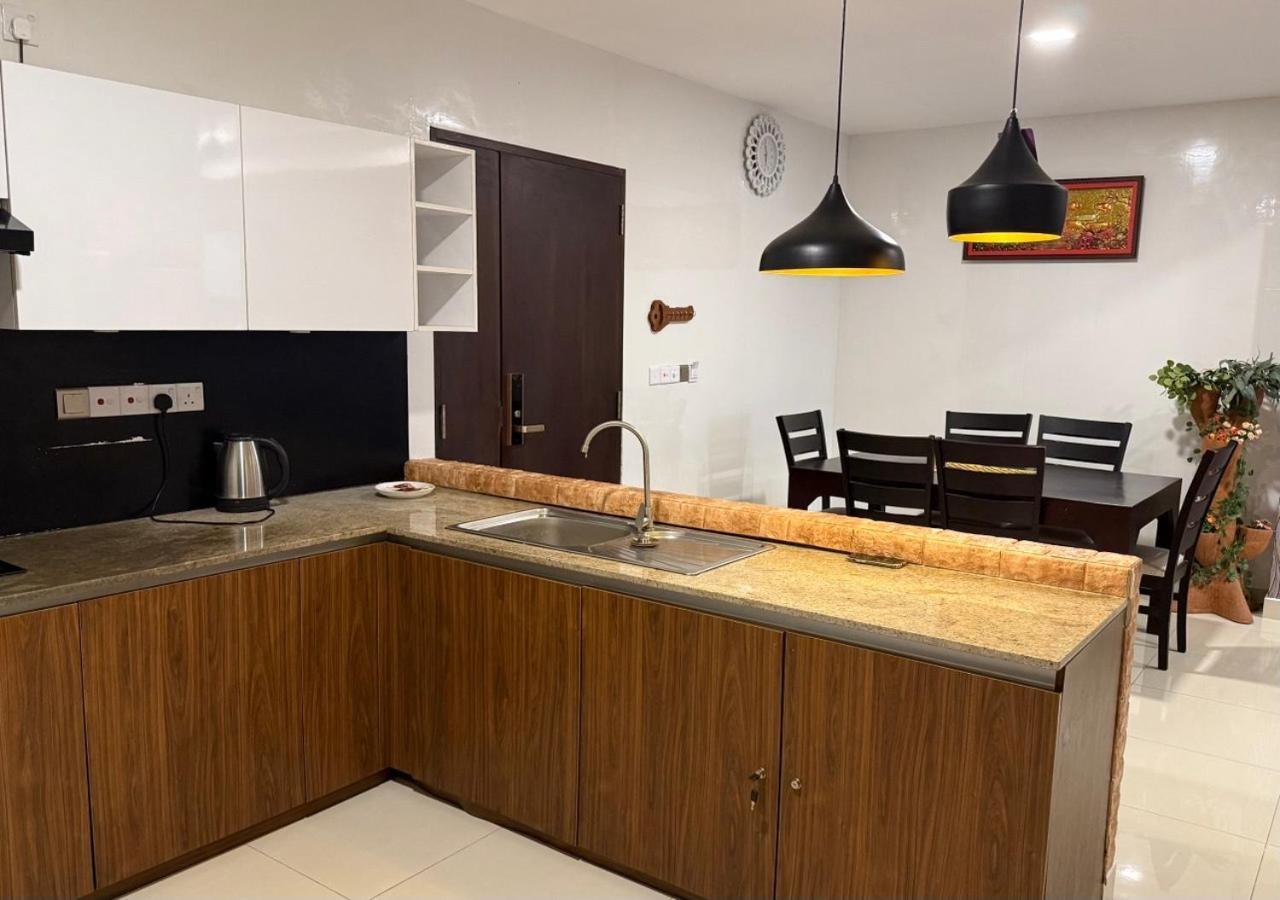 Ocean Breeze Negombo- Tidesend Luxury Beach Apartments 外观 照片