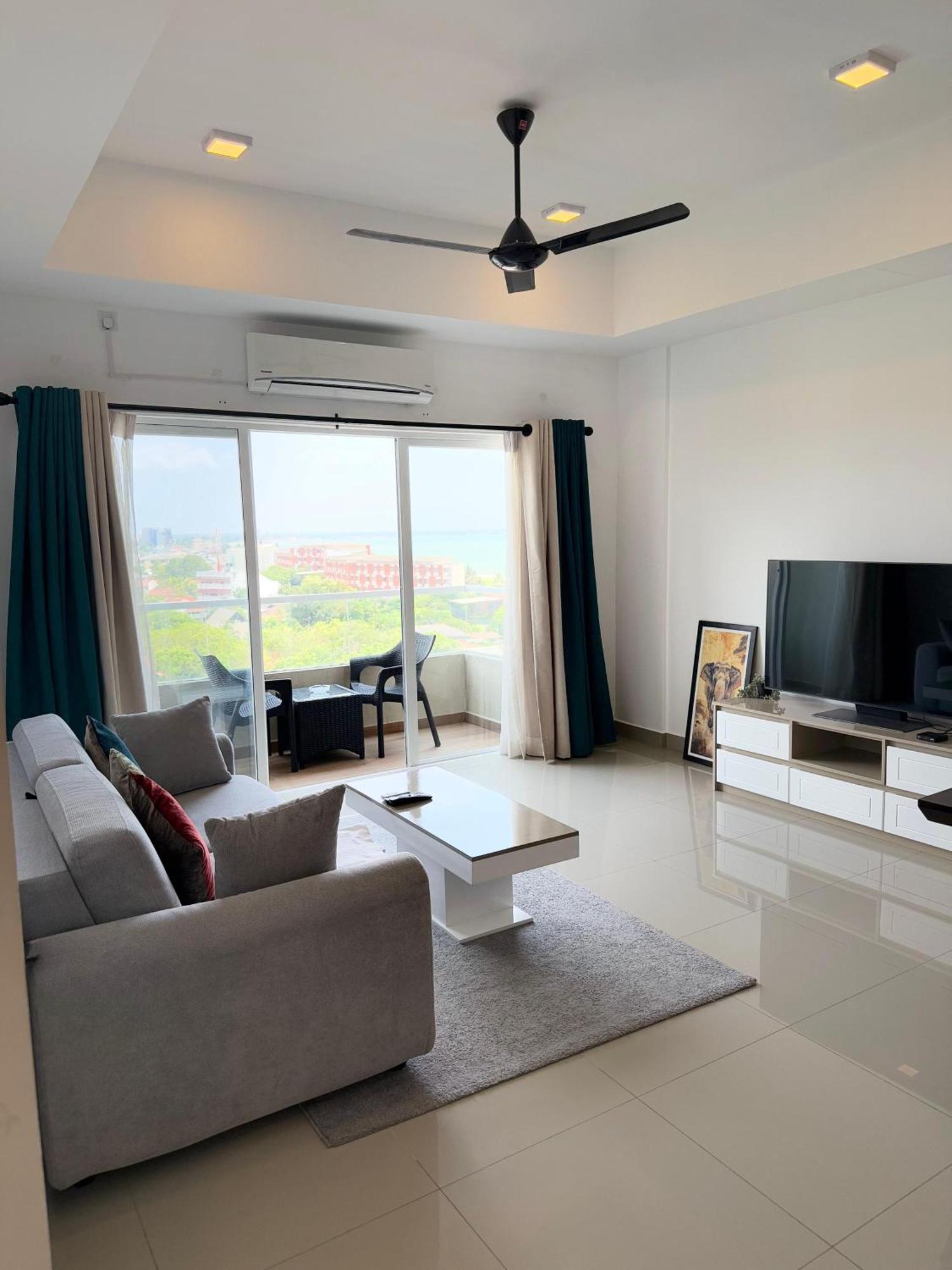 Ocean Breeze Negombo- Tidesend Luxury Beach Apartments 外观 照片