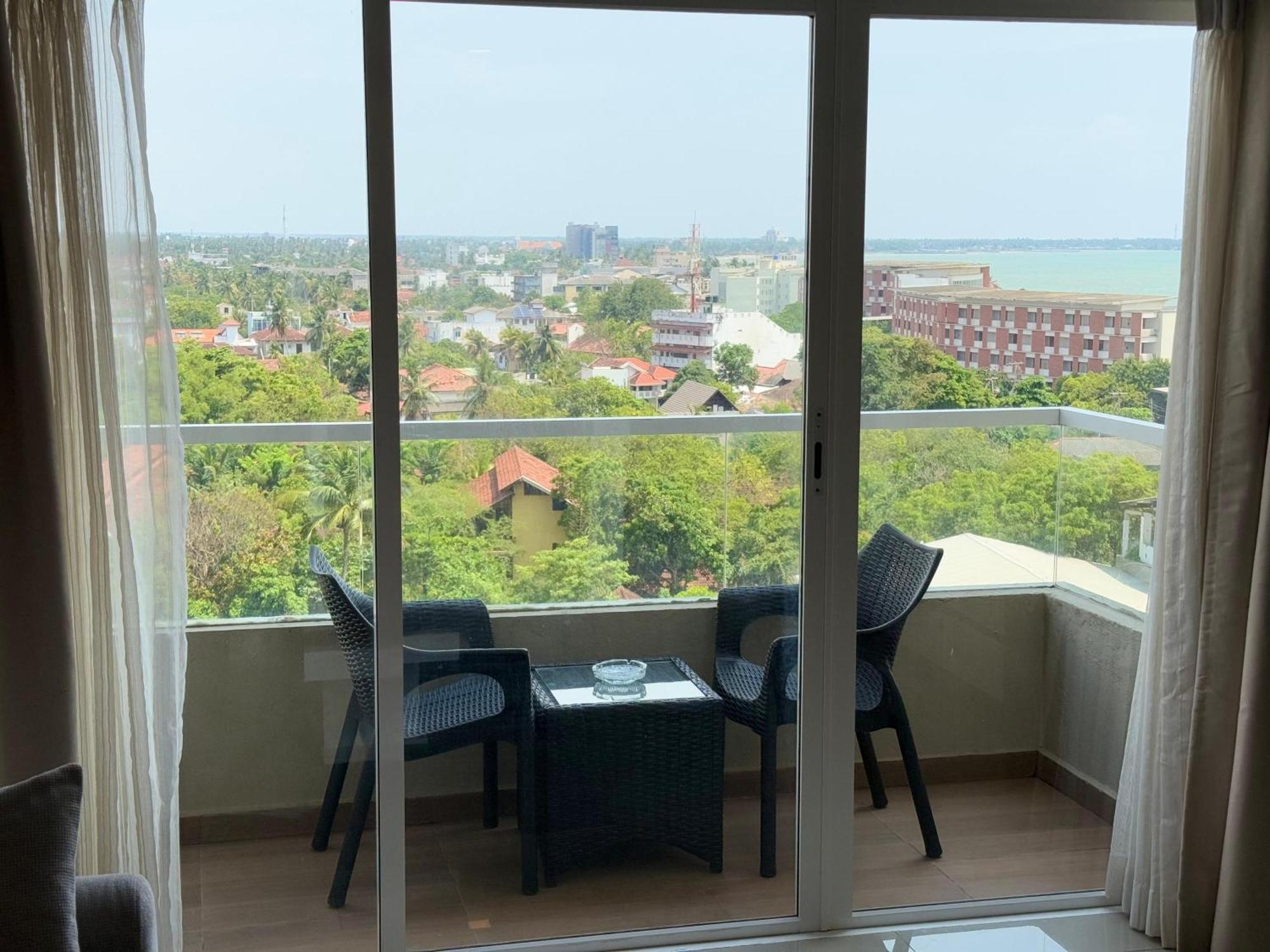 Ocean Breeze Negombo- Tidesend Luxury Beach Apartments 外观 照片