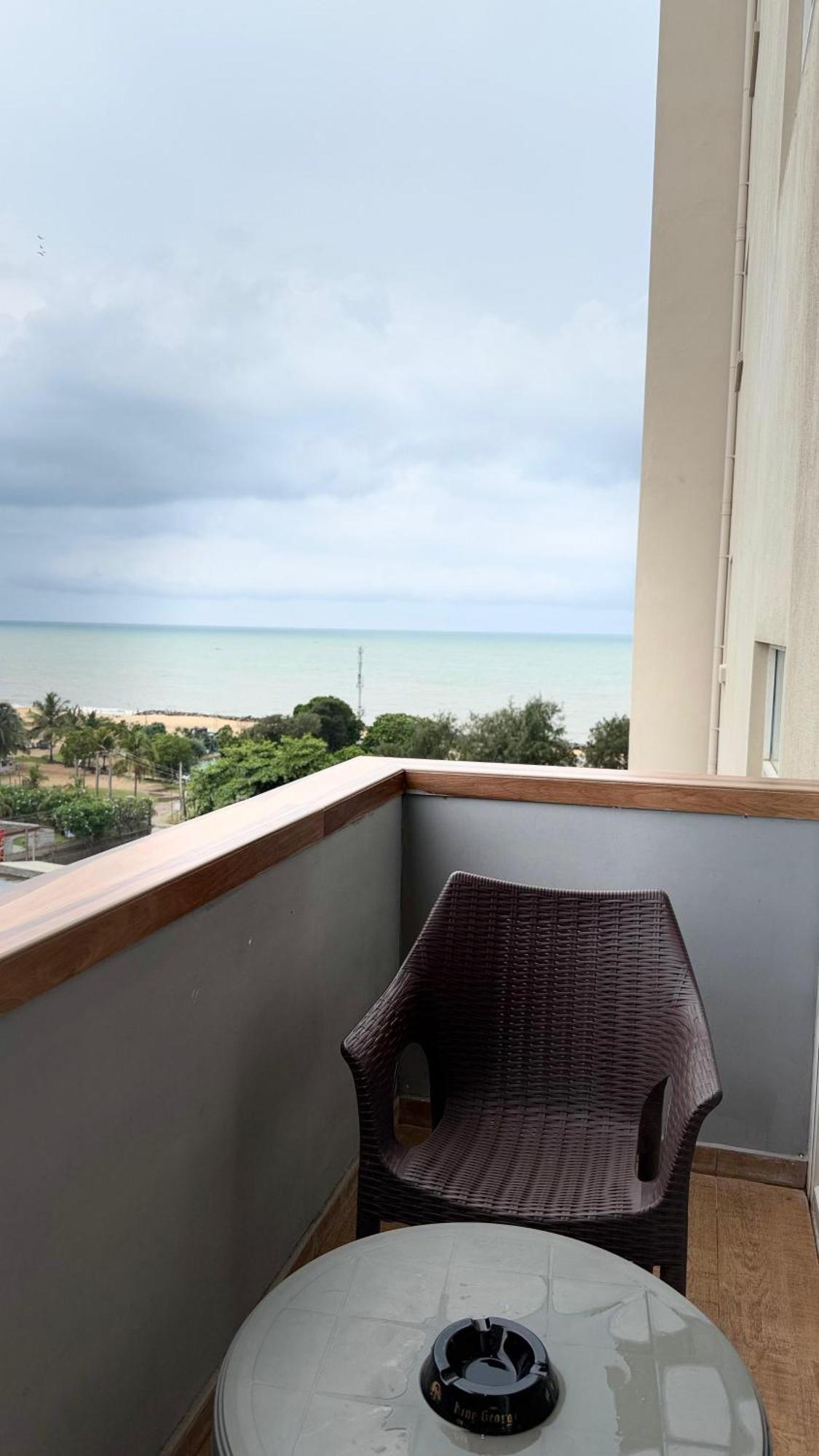 Ocean Breeze Negombo- Tidesend Luxury Beach Apartments 外观 照片