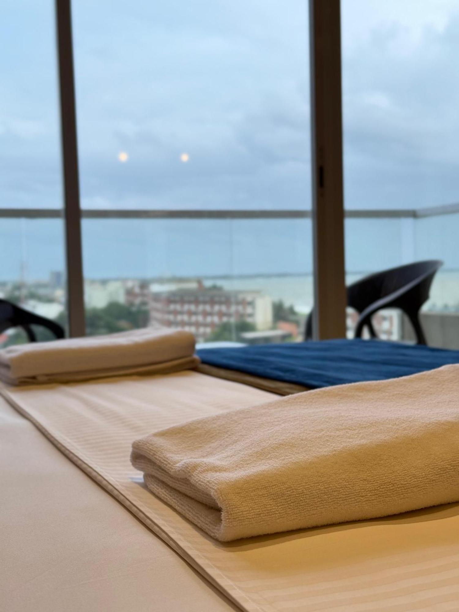Ocean Breeze Negombo- Tidesend Luxury Beach Apartments 外观 照片