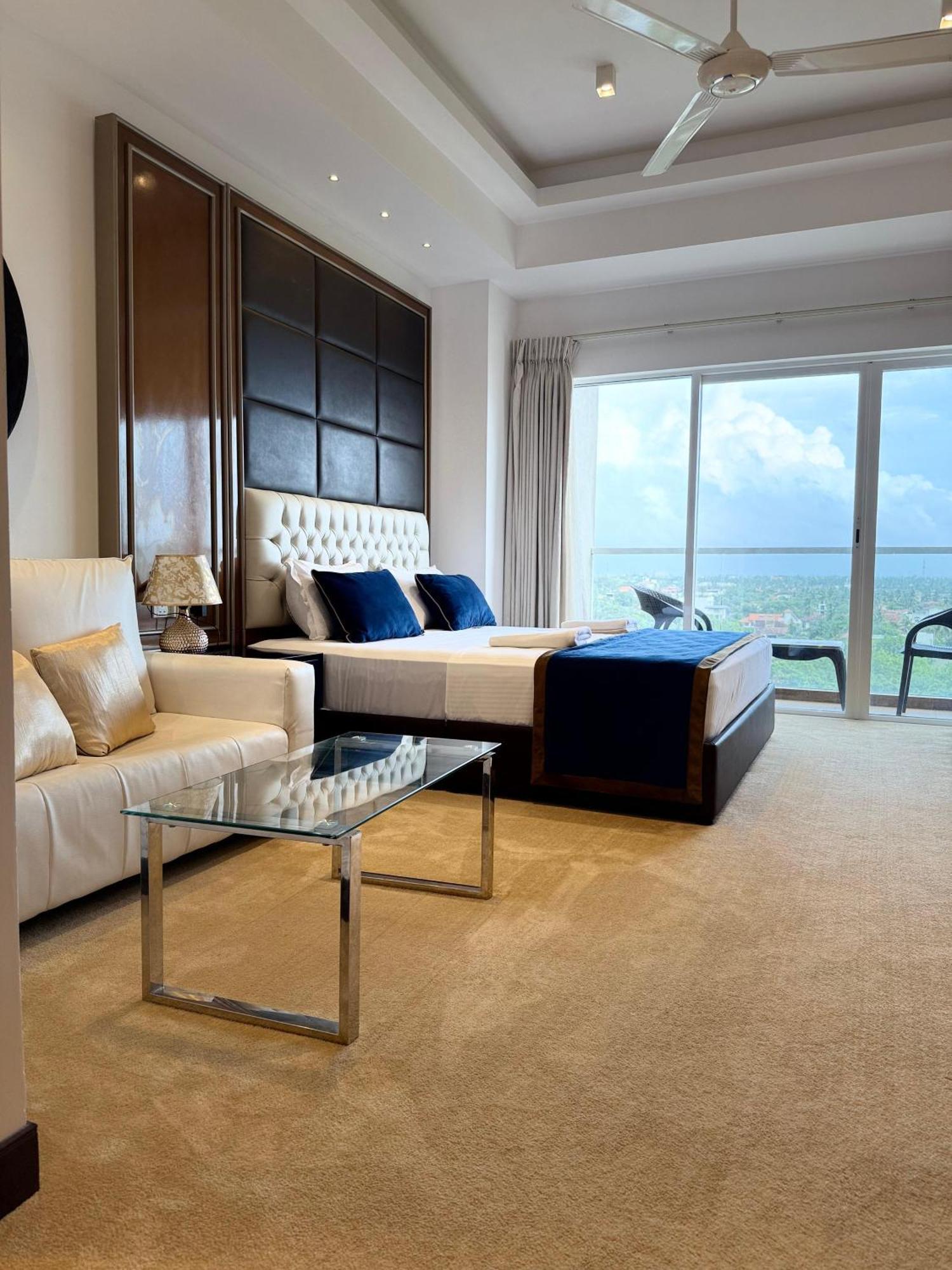 Ocean Breeze Negombo- Tidesend Luxury Beach Apartments 外观 照片