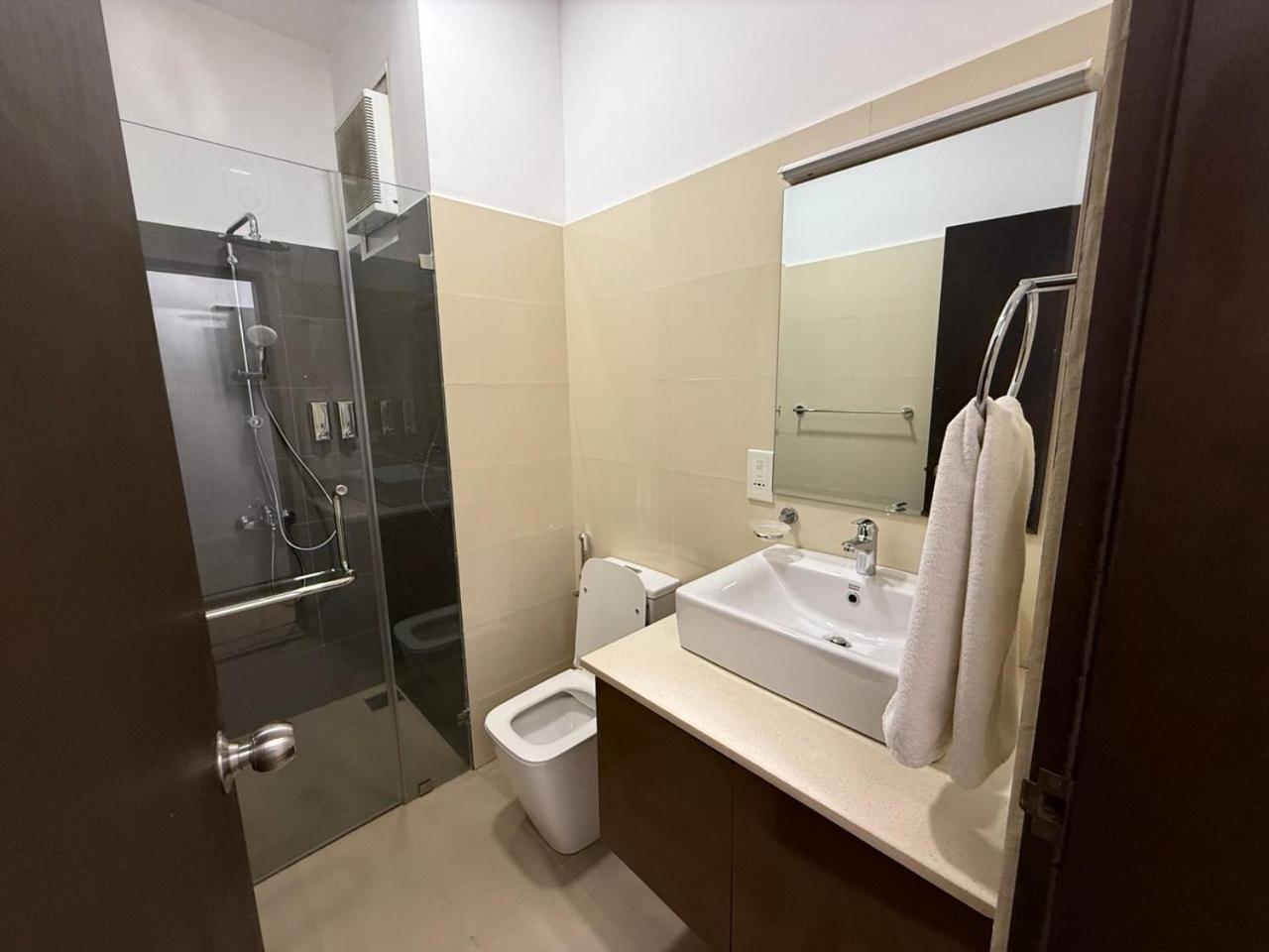 Ocean Breeze Negombo- Tidesend Luxury Beach Apartments 客房 照片