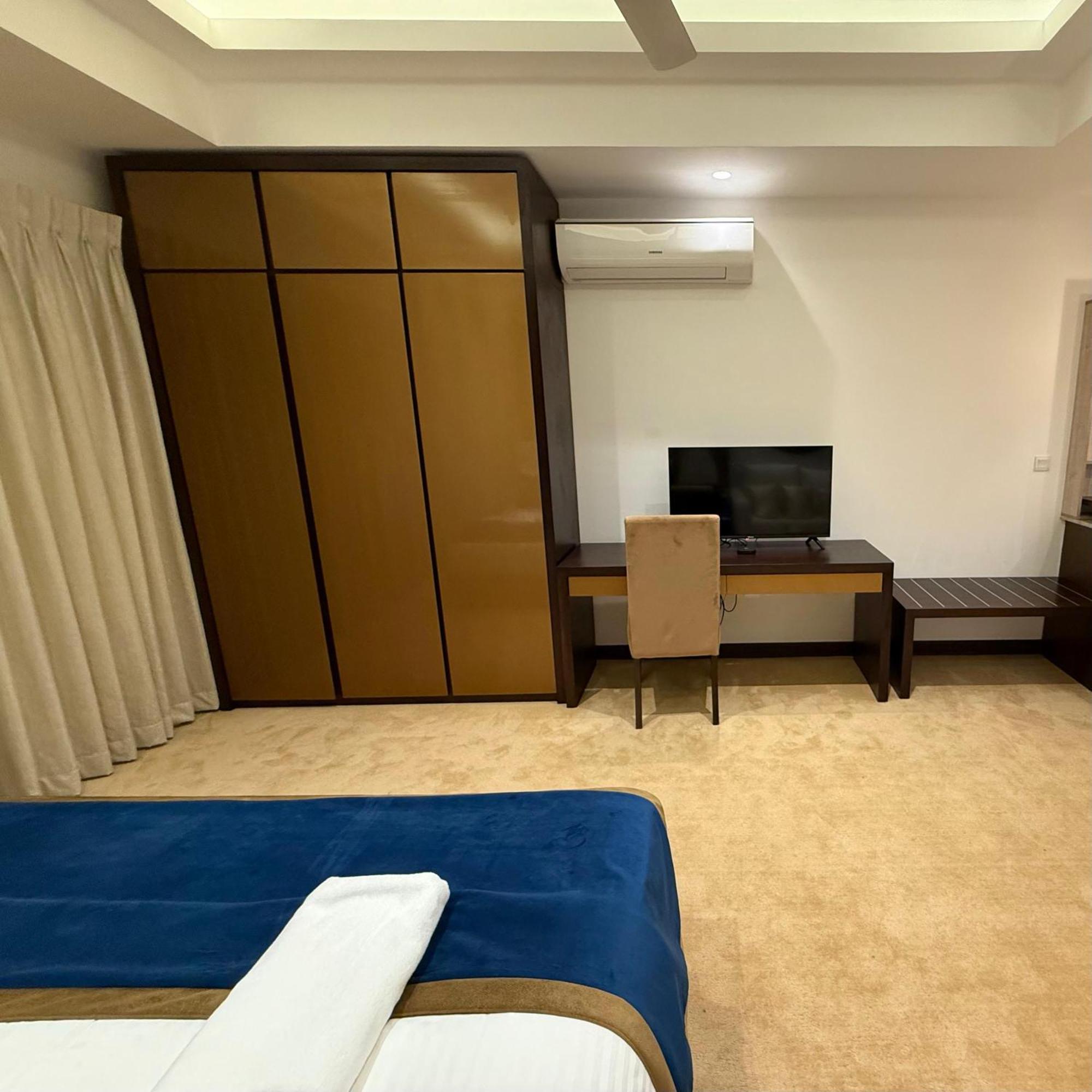 Ocean Breeze Negombo- Tidesend Luxury Beach Apartments 客房 照片